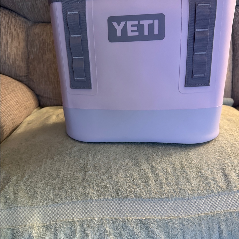 YETI Camino 20 in cherry blossom